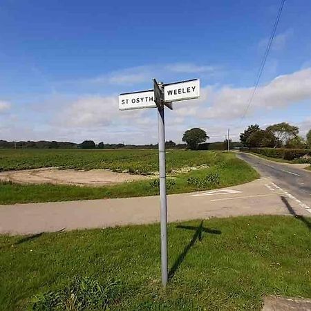 Lovely 6 Bed Apartment With Parking In St Osyth Little Clacton Exterior foto